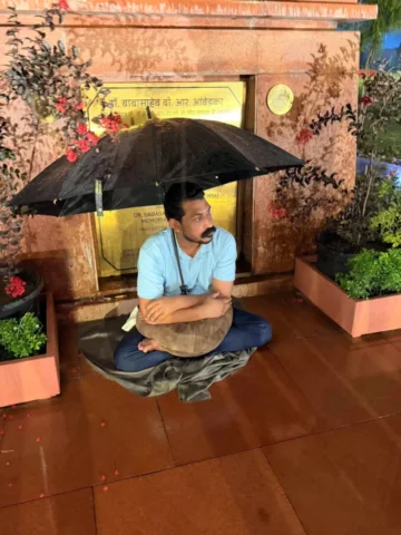 ज़ुल्म जब भी हद से आगे बढ़ने लगता है,
वहीं से बदलाव का सूरज निकलने लगता है।

आज 