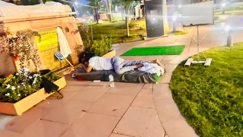 ज़ुल्म रहे और अम्न भी हो,
क्या मुमकिन है तुम ही कहो।