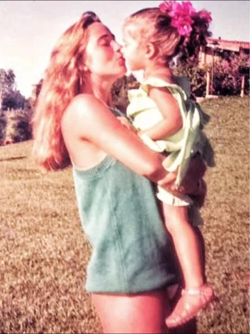 Parabéns pro amor da minha vida!!!! 
Passou tão rápido filha, 40 anos  de idade 
