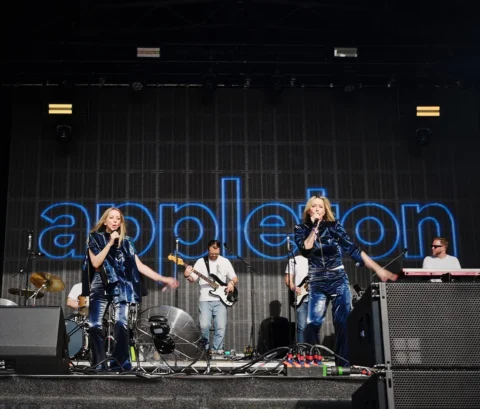 MIGHTY HOOPLA 💖

What a way to kick off our summer of shows.

After more than t