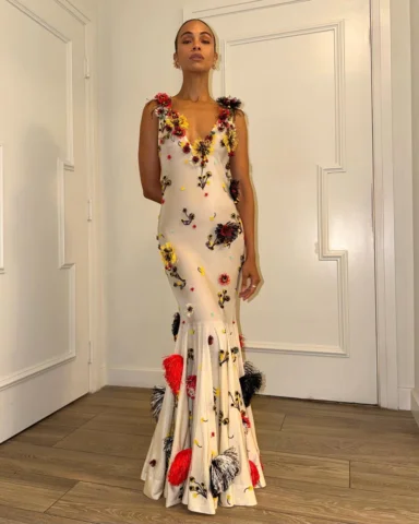 ♥️ @zoesaldana @avatar Miami ✨
@chanelofficial @cartier 
Hair: @mararoszak Makeu