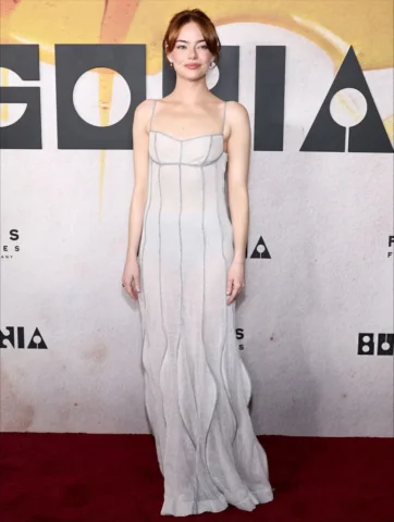 🐝 #EmmaStone @bugoniafilm @louisvuitton @nicolasghesquiere 
Hair: @mararoszak M