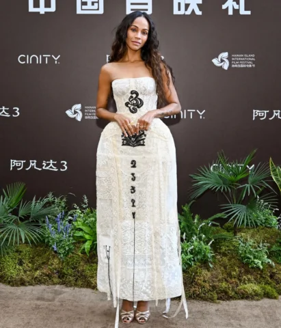 🤍 @zoesaldana @avatar Chinese Premiere 
@erdem @cartier ✨
Hair: @mararoszak Mak