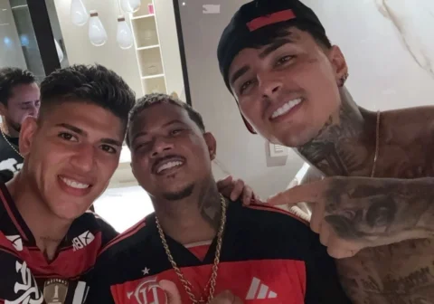 RESPEITA O MAIOR ❤️🖤
OBRIGADO @flamengo , OBRIGADO MEUS MANOOOS 
@carrascall @e