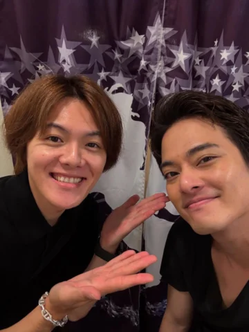 🐎
龍太君。
同期の桜も観に来てくれて、ついこの前は龍太君の番組「ムロとまるまるトーク」にもお呼ばれしました^ ^

楽しかった！
また呼んでくだせえ😝

