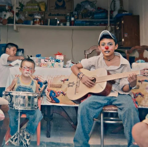 Porque antes de todo… fuimos niños soñando en grande.
Que nunca se nos olvide de