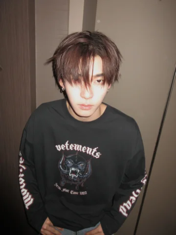 New experiences
@vetements_official 

#VETEMENTSxTeeTeePor 
#VETEMENTS
#twnpich

