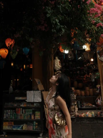Color around every corner 🏮💐