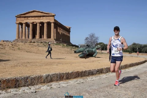 Best race picture you can get at the half marathon of Agrigento - @valledeitempl