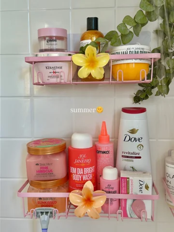 my shower every season💫🛁🫧🧖🏼‍♀️👙✨

@dove @loccitane @soldejaneiro @treehut 
