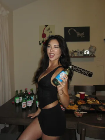 Having fun with @jinro_global at the pregame

(Persons under 21 are not allowed 