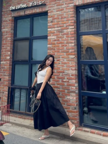 #두위씨의류
👭엄마랑 딸이랑 같이입기!

더로우맛 누아르스커트는
나영이도 탐내더라구요
20대답게 민소매티랑 입었는데
캐쥬얼하니 예쁘죠♡

✨ 