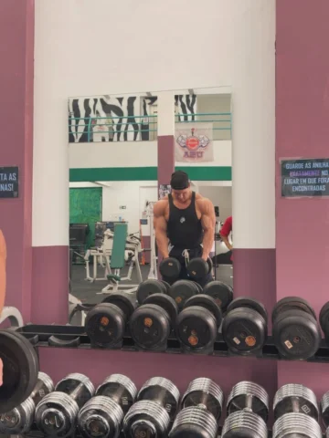 Mais um treino na @retro_flex.gym 👊🏻💪🏻 
Ponto fraco: 6-8 sets de trabalho po