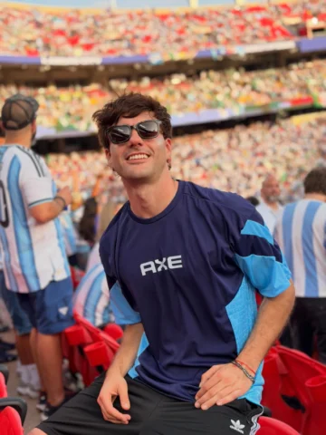 Recuerdo de los 3 de messi 💙🤍💙 
Que locura lo de ayer amigos 
Gracias @axe.es