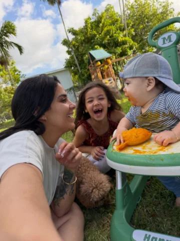 Dos hijos… los dos míos.🥰
Y aun así, tan distintos.🥹
Una con lo suyo, el otro 