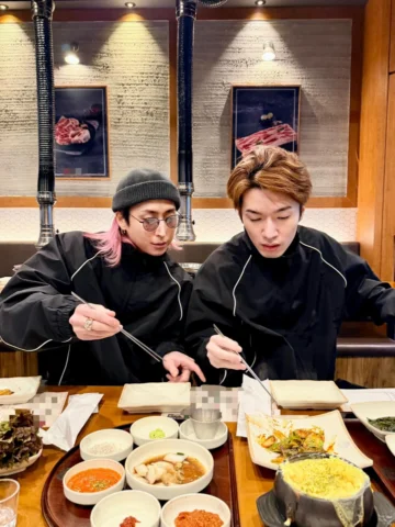 #韓国 の思い出

それスノin韓国の時にサムギョプサルを食べに行きたいけど、
私服に匂を付けたくなかった俺たちは同じジャージを買って過ごしましたw

 #ふか