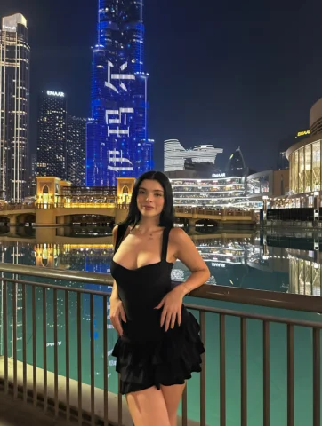 eda in dubai 🖤🫰🏻✨ 
mecburen *reklam