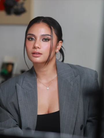 Soft glam with a side of sharp liner 
@kleapineda 

Makeup @delosreyesjason 
Hai