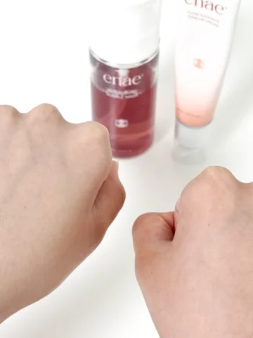 한 달 동안 꾸준히 사용해본 이내 톤업크림 & 버블마스크 🤍

먼저 버블마스크로 피부를 촉촉하게 케어해준 뒤 톤업크림을 발라주니까 들뜸 없이 