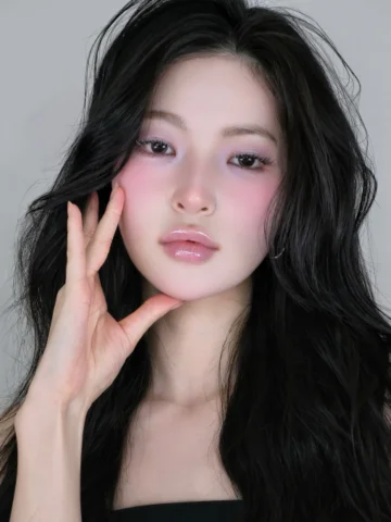 #광고 크림의 한계를 넘어선 가벼움에, 단 한 번의 터치로도 완벽한 압도적인 색감을 담은 리스키 @riskybeauty_official 의 새로