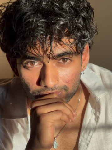Golden hour ! Golden boy hits different 👀🪬☀️!
.
#goldenhour #mensstyle #aesthe