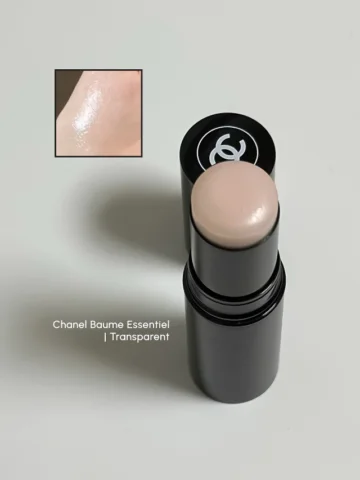 많은 분들의 인생 하이라이터로 손 꼽히는 
@chanel.beauty 바움 에쌍씨엘 트랜스페어런트
#transparent 

가격대가 있어도 계