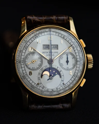 Première montre-bracelet chronographe à calendrier perpétuel jamais produite en 