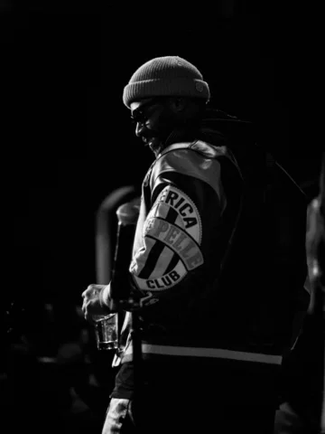 from the heart to Philly,
“i cant love you this much and just be yo friend..”

B