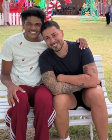 Feliz aniversário Carlinhos que Deus te abençoe tudo de bom na sua vida independ