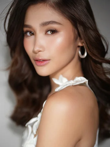 That glow ✨✨✨ @bini_jhoanna 
M: @mkqua 
H: @choge_hair 
S: @icavillanueva @ces.t