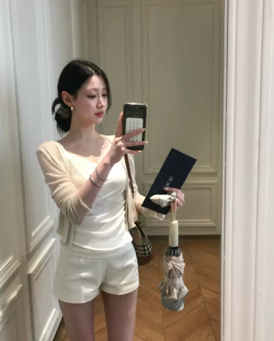 거울셀카 잘 찍는 법 가르쳐죠요

이 각도가 맞낭

아니면 요 각도인감

오오티디 확인 드가주고

밥 뮤그러 하얏트

도착하면 사진부터 찍기

