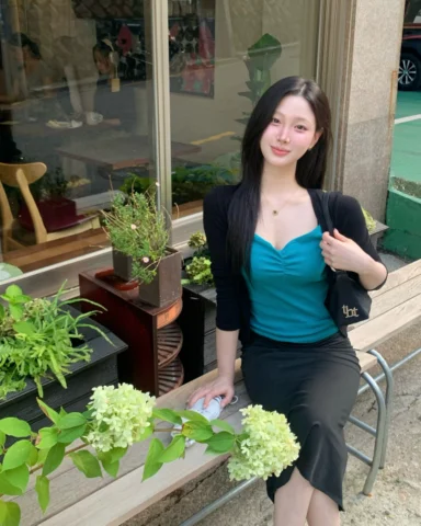 날 좋은 날 키티컵에 커피 마시러 *̣(๑˙³˙)*｡⋆˚. 

멀리서도 찍어줘요

우여곡절 끝에 얻은 내 키티컵

이 잔에 마실 수 있어서 너무