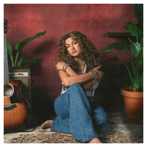 my new album 𝙶𝚘𝚍 𝙼𝚞𝚜𝚝 𝚁𝚎𝚊𝚕𝚕𝚢 𝙻𝚘𝚟𝚎 𝙼𝚎 out june 12 🪴♡

Dive + 