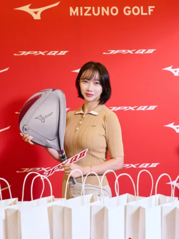 미즈노 스크린에서 프로님께 레슨을 받으며 스윙을 다시 점검해봤어요. 🏌️‍♀️

레슨 전에는 비거리와 방향성이 늘 아쉬웠는데
프로님의 디테일한