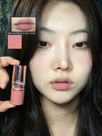 #제품협찬 @yslbeauty

요즘 손이 자주가는 보송한 블러립...!🤍
수채화처럼 발리는데 지속력 최고인 여름필수 틴트에요!

입생로랑 신