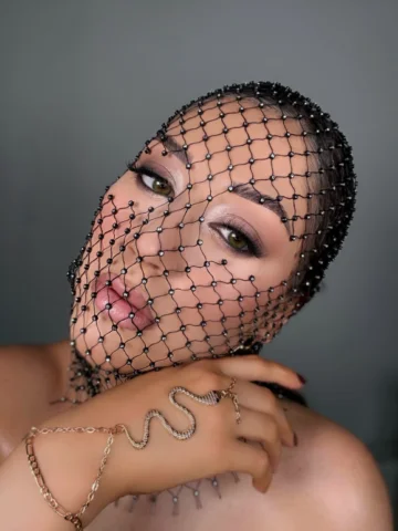 Poisonously pretty. 🐍🖤✨

#editorialbeauty #darkfeminine #explorepage✨ #makeupi