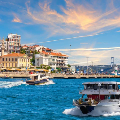 🕌 From Bosphorus sunsets to bustling bazaars, Istanbul is calling 🇹🇷
 
Earn 3