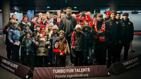 Talent zeigt sich nicht nur auf dem Platz, sondern im Charakter. ⚽️
Respekt, Emp