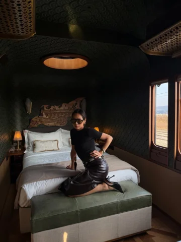 A little tour of my suite on the train from Paris to Venice with @hourglasscosme