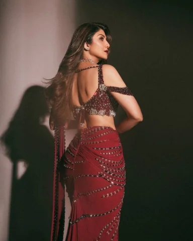 @theshilpashetty 💎❤️‍🔥

Outfit @monishajaising @amigos.rizwan
Choker @dillanoj