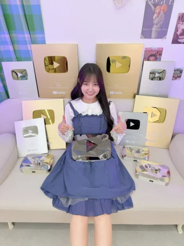 Red Diamond Play Button 💎

드디어 김프로 채널의 레드 다이아몬드 플레이 버튼이 도착했습니다!!!

언제나 저희 영상을 시