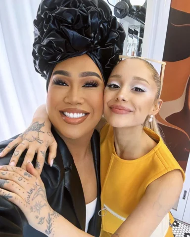 @arianagrande Ilysm 😭💕 Thank you so much for the NYC Kiki in your @r.e.m.beaut
