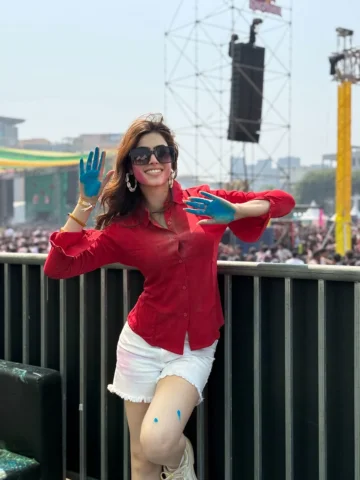 Bura na maano holi haiii!!! happy holii🤭🤍🤍 last mein kya bola? guess
.
#riva 