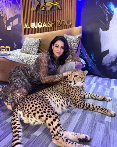My new friend 😎 
 
@albuqaish.jungle @humaidalbuqaish 
#dubai #love #animals 
#