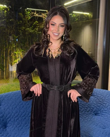 Moroccan elegance 🤎🌙

Makeup @make_up_by_hala 
Caftan @tazi_haute_couture 
Hai