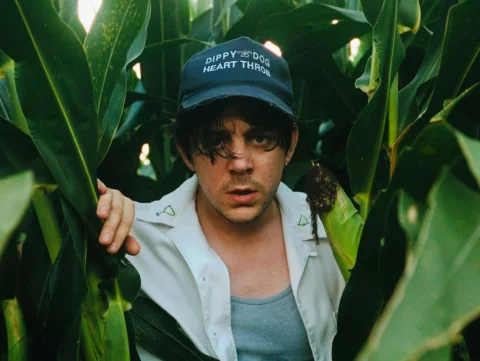 come play in the corn.
