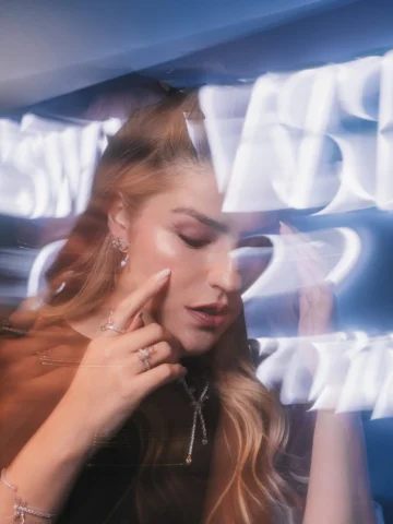 Jardín encantado de Ariana + @swarovski 🧚🏻‍♀️🌸✨

#ArianaGrandexSwarovski 

📸