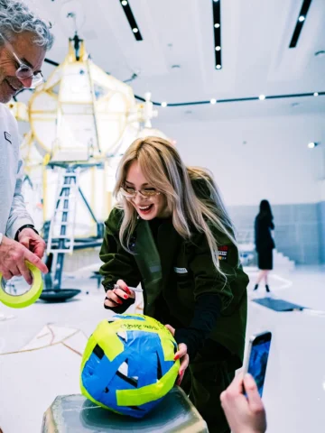 Fun day with @tomsachs 🌍🌍🌏