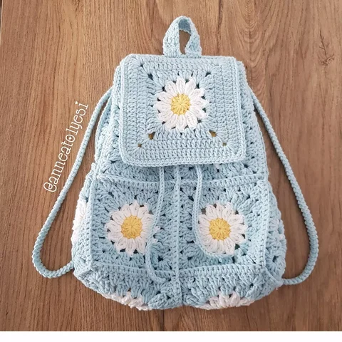 Merhabalar 🥰
Minnoş kızımın çantası ile ilgili çokça mesaj geldi 😇
Ön ve arka 