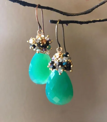These pretty chrysoprase earrings were another custom order. #beadedjewelryinflu